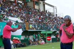Héctor Castellón podría tener las horas contadas en el banquillo de Platense.