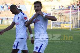 Alejandro Reyes celebra primer gol del campeonato con el Olimpia.