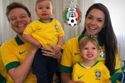 El cantante y su familia son un fieles aficionados a la selección brasileña de fútbol.