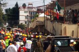 Enrique Sarmiento Beltrán, subsecretario de Marina, confirmó frente a las ruinas de la escuela derrumbada por el terremoto, que ese nombre no se corresponde con ningún pequeño desaparecido