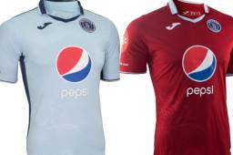 La camiseta celeste será la segunda equipación mientras la roja se usará como tercera.