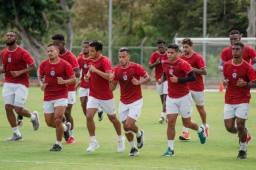 Los jugadores del Olimpia trabajando a tope en el Centro de Alto Rendimiento muy concentrados en el encuentro ante Vida por las semifinales. Fotos cortesía Olimpia