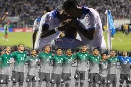 Columna del triunfazo de Honduras | México, hincado: un regalo caído del cielo