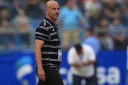 Stephen Hart ya no es más técnico de Trinidad y Tobago, las dos derrotas en el inicio del hexagonal ante Costa Rica y Honduras le pasaron factura. Foto DIEZ