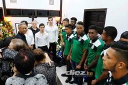 Jugadores del Marahón se fueron a despedir de un enorme comunicador.