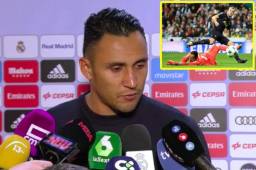 Keylor Navas daba entrevista cuando de repente apareció el inglés Harry Kane para dedicarle un par de frases.