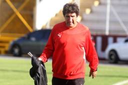 El entrenador del Olimpia, Héctor Vargas, no se anduvo con rodeos y explica lo que pasó en el clásico ya que observó todo desde las gradas. Foto Juan Salgado