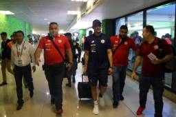 El momento en el que Keylor Navas hace su arribo con la selección de Costa Rica a la ciudad de Guatemala. Foto @fedefut_oficial
