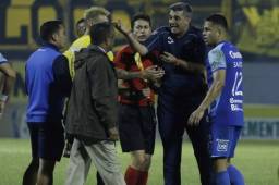 El técnico argentino Diego Vázquez fue expulsado en el final del clásico ante Real España por reclamos luego que lanzaran una caja de cerveza al campo.
