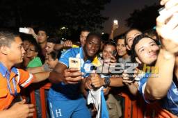 Los jugadores de Honduras sintieron el cariño de la afición en su visita a Chamelecón. Foto DIEZ