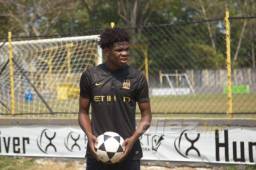 El defensor central estará finalmente en la nómina de José Valladares en la Sub-17. Foto: Edgar Witty