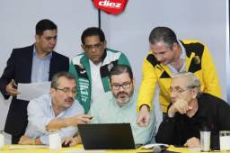Los equipos de la Liga Nacional en plena discusión sobre la elaboración del calendario del torneo Clausura de la Liga Nacional. Fotos Neptalí Romero