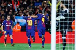 Messi celebrando su segundo gol junto a Suárez y Alba.