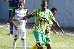 Javier Estupiñán debutó con Parrillas One goleando ante Santos. Fotos Neptalí Romero.