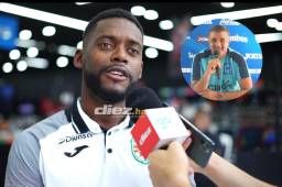 Clayvin Zúniga, delantero de Marathón, regaló autógrafos junto a sus compañeros del Marathón. Foto: Mauricio Ayala.