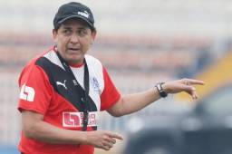 El entrenador del Olimpia, Nahún Espinoza, se muestra contento de saber que el Real España no contará con el delantero Iván 'El Chino' López. Foto Juan Salgado