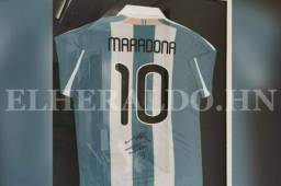 Esta es la camiseta de Diego Maradona que apareción en una vivienda en San Pedro Sula. FOTO: El Heraldo.