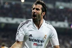 Luis Figo celebrando una anotación con el Real Madrid.