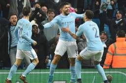 Agüero celebrando su tanto en el último minuto con Walker y Bernardo Silva.