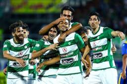 Jerry Bengtson celebra su quinto gol con el Zob Ahan.