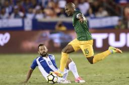 Florent Malouda -al fondo- ha actuado como titular de capitán en la selección de Guayana.