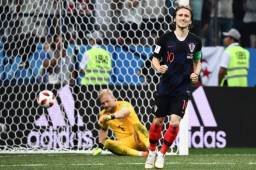 Luka Modric erró un lanzamiento penal en la prórroga pero en la tanda de penaltis no falló y venció a Schmeichel.