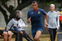 Rony Martínez estuvo trabajando por separado del resto del grupo de jugadores del Real España.