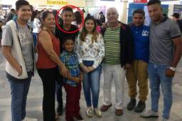 Cristian Cálix llegó al aeropuerto de San Pedro Sula acompañado por su familia y su compañeros Joshua Vargas. Foto @Marathón