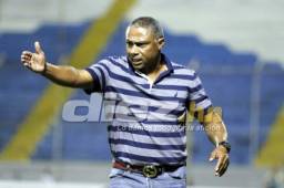 El entrenador del Platense, Reynaldo Clavasquín, no se anduvo quejando y valoró el trabajo de Primi Maradiaga con Real España. Foto José Valle