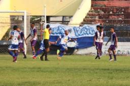 Milton Ruiz celebra una de sus anotaciones con el Victoria ante Tela FC. Foto: Archivo