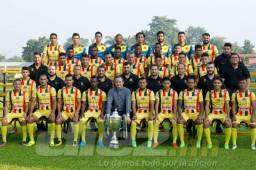 Esta es la plantilla del Real España que logró el campeonato Apertura y por ende la copa 12 para el equipo sampedrano en la Liga Nacional. Foto Neptalí Romero