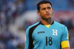 Noel Valladares tiene 40 años y podría jugar en el equipo de su ciudad.