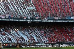 El Monumental albergó cerca de 70 mil personas este sábado, pero finalmente fue suspendido.