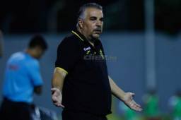 Ramiro Martínez dijo que si el árbitro Selvin Brown agregaba 20 minutos 'estaba bien' por la pérdida de tiempo en el complemento. Foto Joseph Amaya