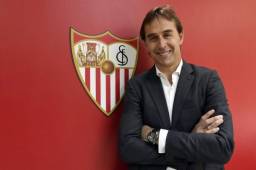 Lopetegui posa ahora con su nuevo logo, al que defenderá en LaLiga española.
