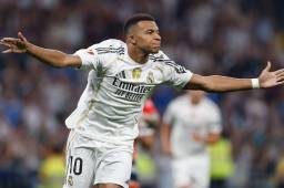 Real Madrid, que fue silbado por su afición, derrotó al Sevilla y se acerca a Barcelona; Mbappé igualó a Cristiano