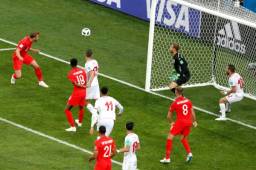 Harry Kane de cabeza la colocó en las redes y con ello firmó el triunfo 2-1 de Inglaterra contra Túnez. Fotos EFE