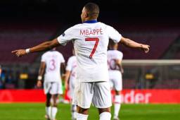 Mbappé tiene un año más de contrato con el PSG, pero todavía no decide extenderlo. El Real Madrid podría ser su próximo destino.