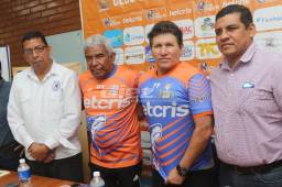 Héctor Castellón fue presentado junto a Luis Cabrera nuevo parte del staff técnico.