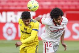 El delantero hondureño, Choco Lozano, en acción con el Cádiz frente al Sevilla en LaLiga Santander. Foto cortesía