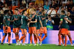 Ajax sorprendió al Valencia y lo terminó goleando en Mestalla.