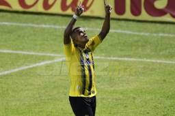 Rony Martínez en el día de su natalicio lo festejó con doblete.