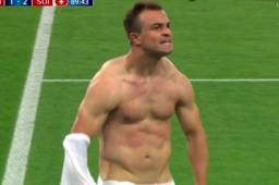Shaqiri anotó a Serbia y luego celebró a lo Cristiano Ronaldo.