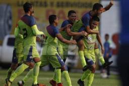 Los jugadores minenses salieron contentos con el importante triunfo en Puerto Cortés.