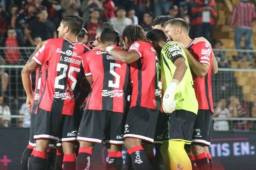 Roger Rojas y Garrido finalmente recibieron su permiso de trabajo para debutar con el equipo tico.