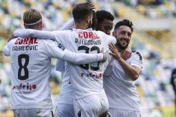 El delantero hondureño Bryan Róchez marcó un doblete con el Nacional de Madeira frente al Académico.