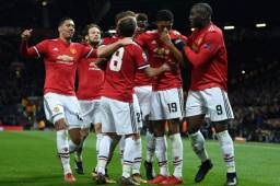 Los futbolistas del Manchester United celebrando los goles contra el CSK Moscú que les dio el pase como primeros de grupo de la Champions League. Foto AFP