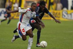 Motagua se coronó campeón en la Liga Nacional de Honduras ante Olimpia en el 2006.