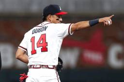 Mauricio Dubón no aportó en cuatro turnos al bate este sábado ante los Cleveland Guardians.