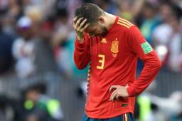 Piqué se lamenta tras quedar fuera del Mundial de Rusia 2018 a manos de los anfitriones.